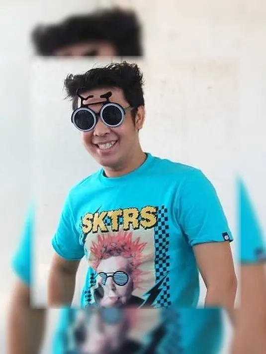 Olga Syahputra meninggal dunia di usia 32 tahun. Ia meninggal di Rumah Sakit Mount Elizabeth karena penyakit meningitis. (Foto: instagram.com/olga_lovers)