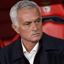 Pelatih kepala SL Benfica asal Portugal #00, Jose Mourinho, terlihat sebelum pertandingan liga Portugal antara SL Benfica dan Casa Pia AC di Estadio da Luz di Lisbon pada 9 November 2025. (FILIPE AMORIM/AFP)