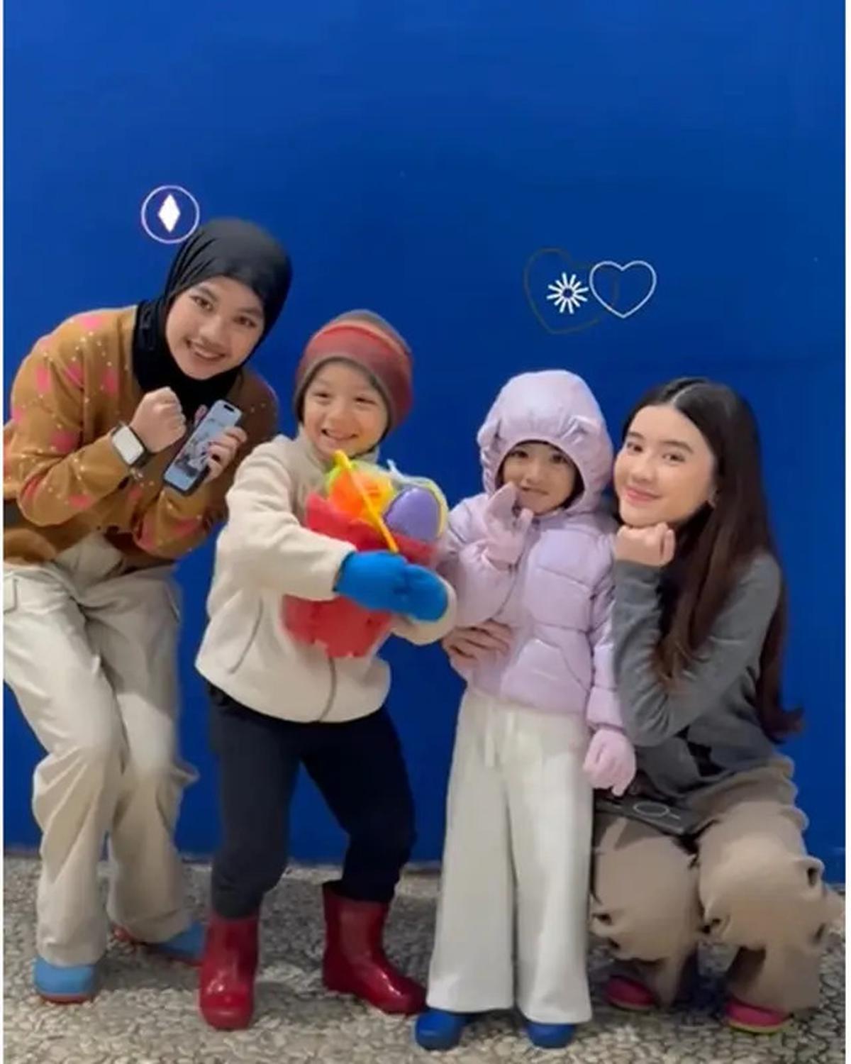 6 Potret Irish Bella Ajak Empat Anaknya Main di Snow World, Akhirnya Kumpul Bareng