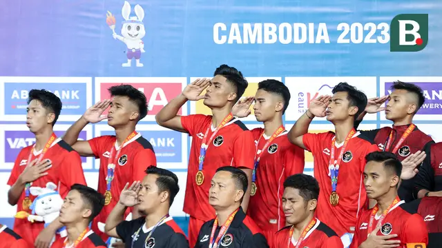 Foto: Membanggakan, Momen Timnas Indonesia U-22 Merayakan Medali Emas SEA Games 2023 di Podium
