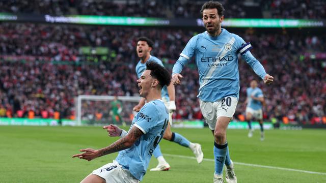 Foto: Nico O'Reilly Pahlawan Manchester City saat Tumbangkan Arsenal, The Citizens Angkat Trofi Carabao Cup