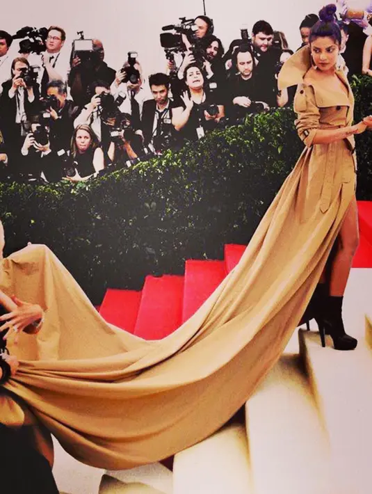 Nick dan Priyanka hadiri Beauty and the Beast Live Concert di Hollywood Bowl. (instagram/priyankachopra)