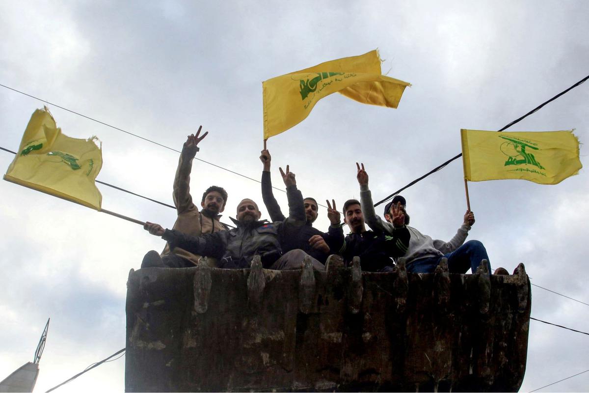 Kegembiraan Simpatisan Hizbullah Klaim Menang Perang Usai Israel Sepakati Gencatan Senjata