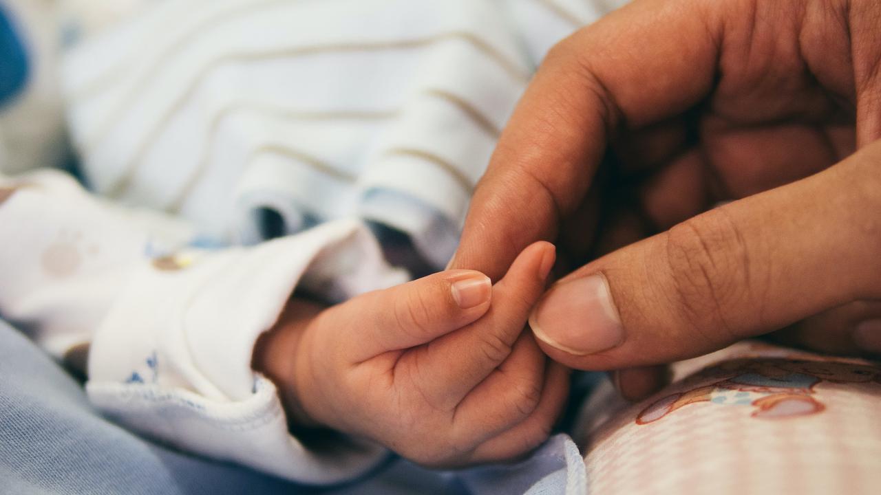 Seorang Ibu Tega Tinggalkan Bayi ke Pedagang di Terminal Bus Pulo Gebang