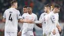 Pemain Bayern Munchen merayakan kemenangan atas Lokomotiv Moscow pada laga lanjutan Liga Champions 2020/2021 di RZD Arena, Rabu (28/10/2020) dini hari WIB. Bayern Munchen menang 2-1 atas Lokomotiv. (AFP/Maxim Shemetov/pool)