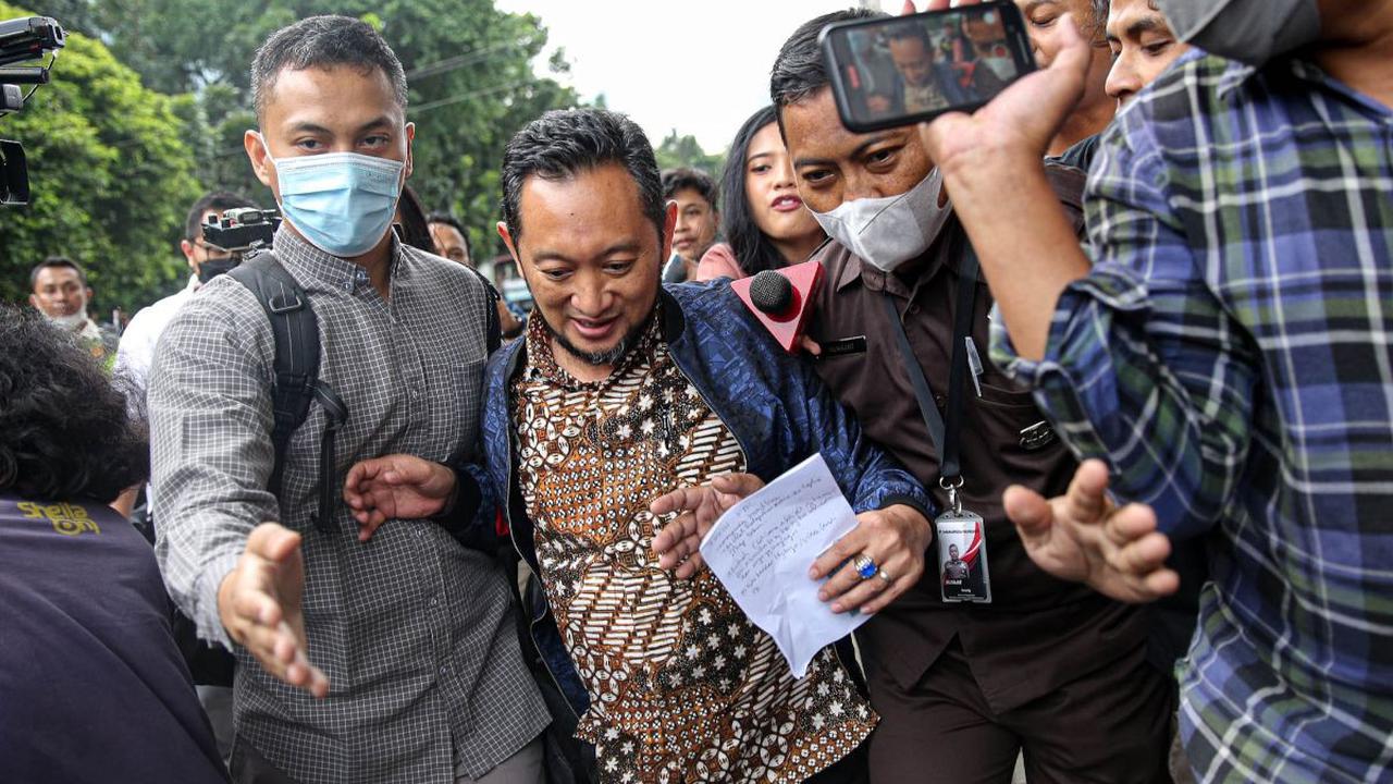 Komisi Pemberantasan Korupsi (KPK) menetapkan mantan Kepala Kantor Bea Cukai Makassar Andhi Pramono tersangka kasus dugaan tindak pidana pencucian uang (TPPU). Kasus ini merupakan pengembangan dari dugaan gratifikasi yang sebelumnya menjerat Andhi Pramono
