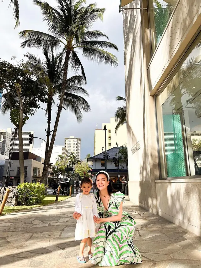 6 Potret Shandy Aulia Liburan di Hawaii, Netizen Khawatir Soal Kebakaran Hutan