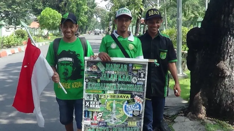 Bonek Persebaya Renzha Dirga melakukan nazar dengan melewati 20 kota dalam empat provinsi di Pulau Jawa. 