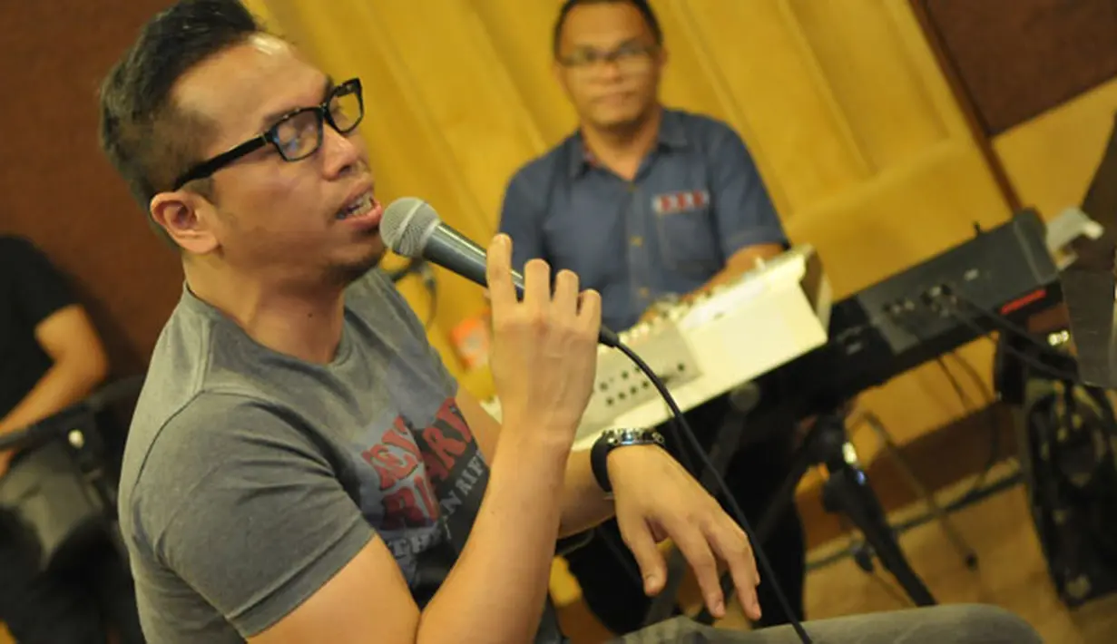 Saat latihan bareng dengan Kerispatih, Sammy mengaku lupa syair lagu mantan bandnya tersebut.