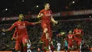 Pemain Liverpool, James Milner (tengah) merayakan gol bersama rekan-rekannya pada lanjutan Liga Premier Inggris di Stadion Anfiled, Senin (30/11/2015) dini hari WIB. (AFP Photo/Paul Ellis)