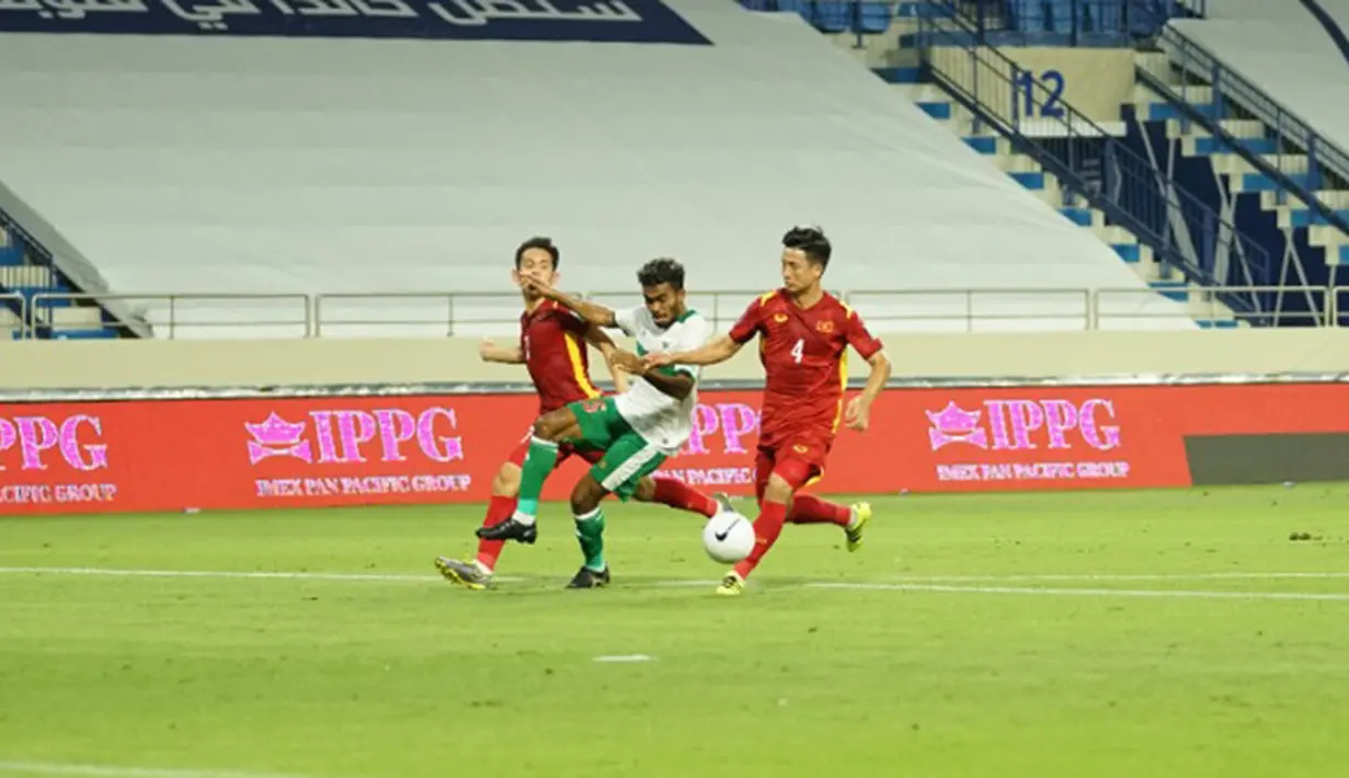 Yakob Sayuri. Serupa dengan Osvaldo Haay, sayap berusia 23 tahun ini juga gagal menunjukkan aksi individu lewat akselerasi dan kecepatannya di sektor kiri akibat kurang mendapat supali bola dari lini tengah. (Dok. PSSI)