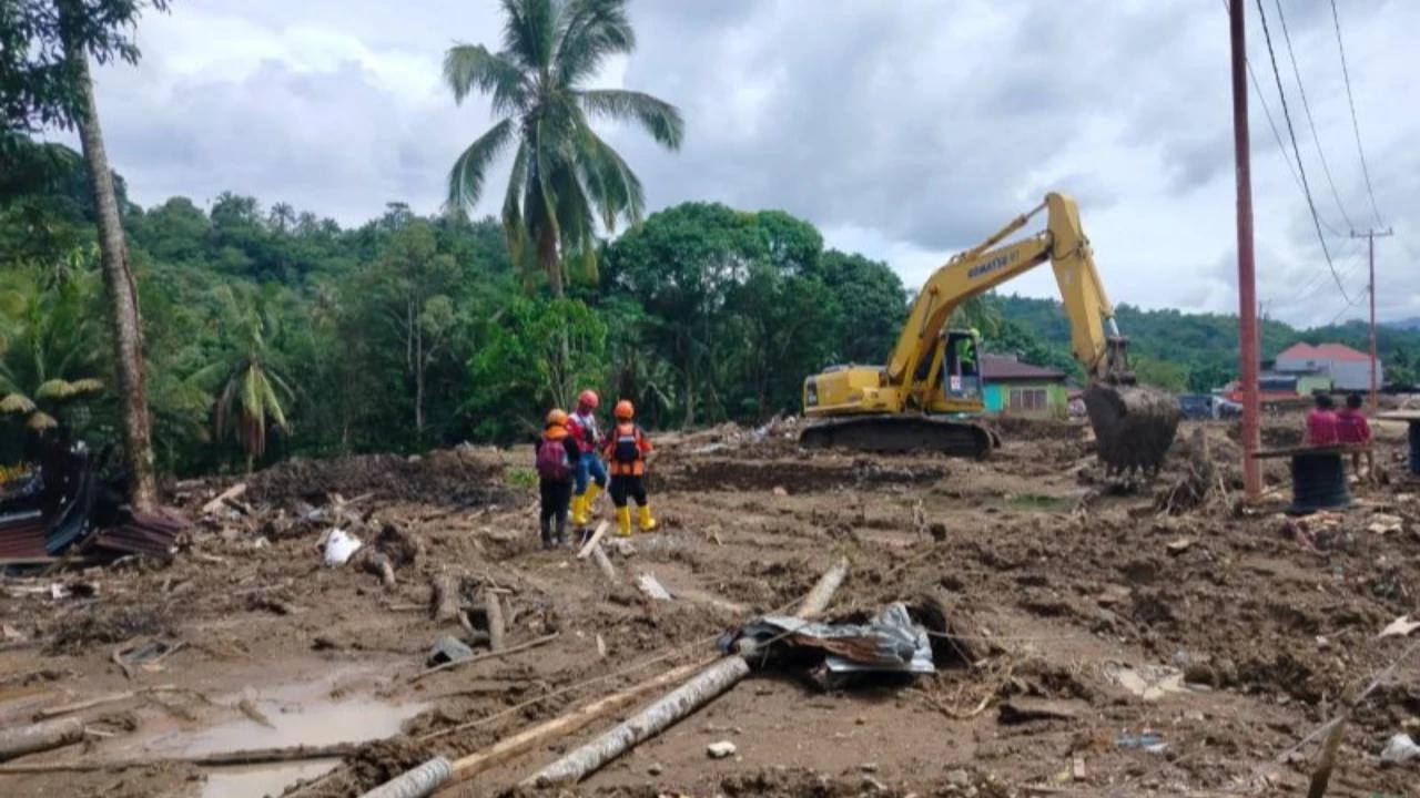 18 Eskavator Dikerahkan, Tim Gabungan Masih Cari 67 Korban Hilang Banjir Bandang di Palembayan Agam