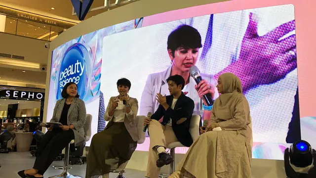 Sesi Talkshow The Future is Conscious Beauty di Jakarta