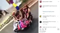 Bahaya Banget, Pemotor Ini Angkut 5 Penumpang Sekaligus