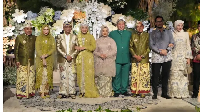 Model Gamis Bordir Syahnaz Sadiqah di Pernikahan Anak Dedi Mulyadi (Foto: Instagram @syahnazs)