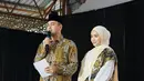 Penampilan ini tentu berbeda bagi Nagita yang selama ini tampil tidak mengenakan hijab. Hijab tersebut dipadukan pakaian formal. [@raffinagita1717]
