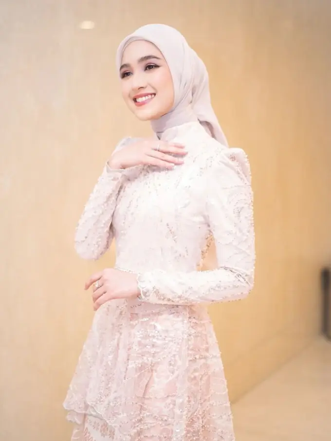 8 Inspirasi Kebaya Hijab ala Cut Syifa di Acara Pernikahan Sang Kakak
