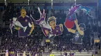 Koreografi pendukung Orlando City menjelang laga lanjutan Liga Amerika Serikat (MLS) melawan Inter Miami di Exploria Stadium, Orlando, Amerika Serikat, Senin (26/09/2023). (AFP/Getty Images/Alex Menendez)