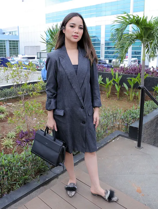 Masih dalam unggahan postingan gosipyang, bahkan dalam postingan selanjutnya, Instagram Karenina tidak saling follow dengan sesama gengnya Jessica Iskandar. (Deki Prayoga/Bintang.com)