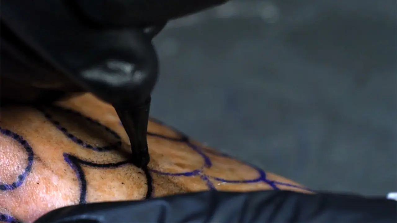 Proses Pembuatan Tato Secara 'Slow Motion' yang Bikin Merinding