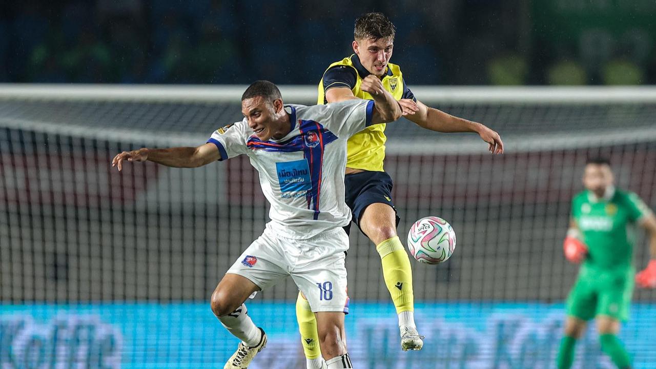 FOTO: Port FC Kalahkan Oxford United, Boyong Trofi Piala Presiden 2025 ke Thailand