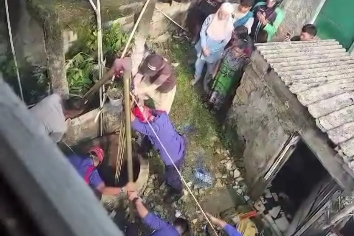 Evakuasi Anak Tercebur Sumur Damkar Depok Berikan Sejumlah Peringatan