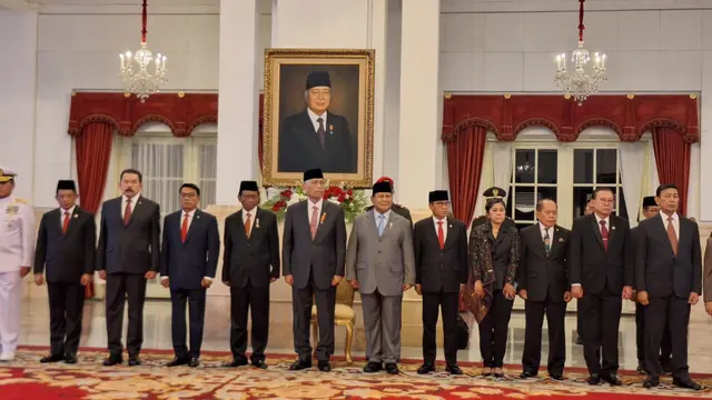 Menteri Koordinator Bidang Kemaritiman dan Investasi Luhut Binsar Pandjaitan telah pulang ke Indonesia, usai dirawat dari rumah sakit di Singapura sejak sebulan terakhir.