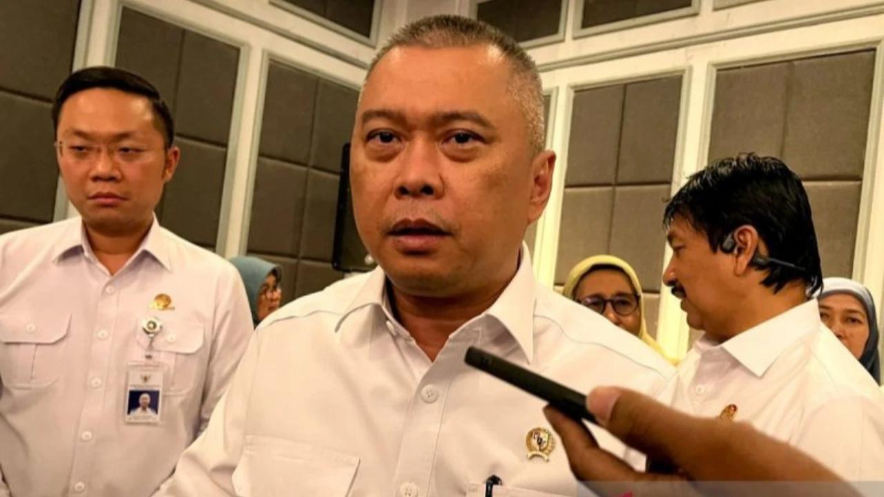 Menhub Tinjau Lokasi Kecelakaan KA Bekasi Timur, Dorong Evakuasi Lebih Cepat