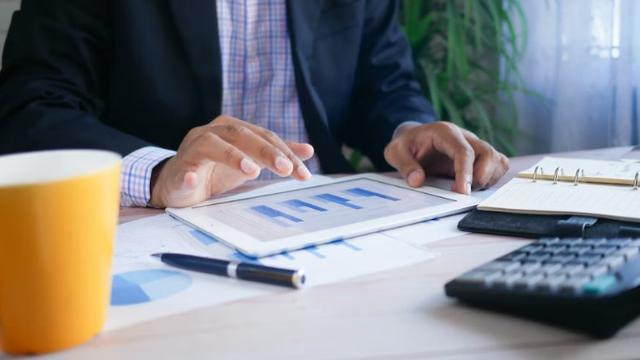 Laporan Keuangan atau Laba Rugi. Foto: Unsplash/Towfiqu barbhuiya