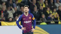 Ekspresi striker Barcelona, Lionel Messi, saat Villarreal mencetak gol pada laga La Liga 2019 di Stadion Ceramica, Selasa (2/4). Kedua tim bermain imbang 4-4. (AP/Alberto Saiz)