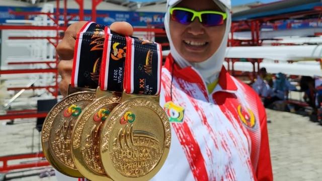 Julianti, atlet dayung Sulawesi Tenggara peraih 3 medali emas PON Papua 2021.(Liputan6.com/Ahmad Akbar Fua)