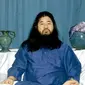 Pemimpin sekte 'Kiamat' Aum Shinrikyo, Shoko Asahara yang melakukan serangan gas sarin di stasiun kereta bawah tanah di Tokyo, Jepang, 20 Maret 1995. Pemerintah Jepang mengeksekusi Shoko Asahara dengan cara digantung pada 6 Juli 2018. (JIJI PRESS/AFP)