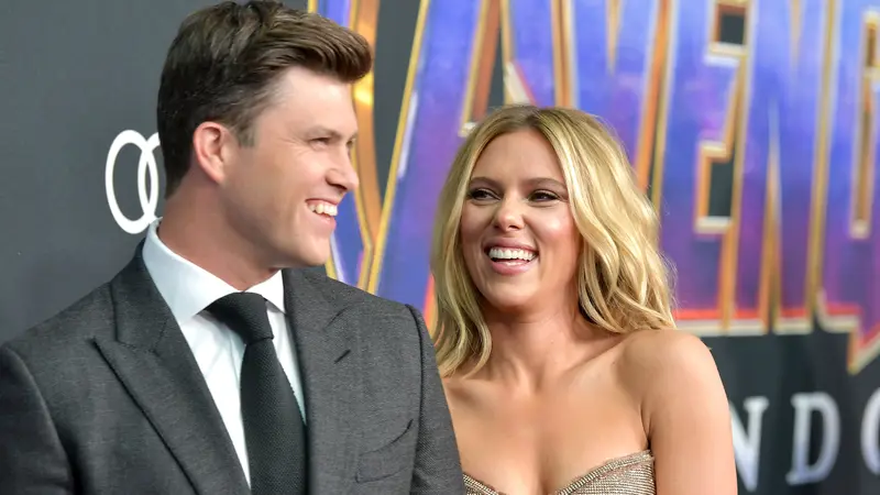 Colin Jost dan Scarlett Johansson