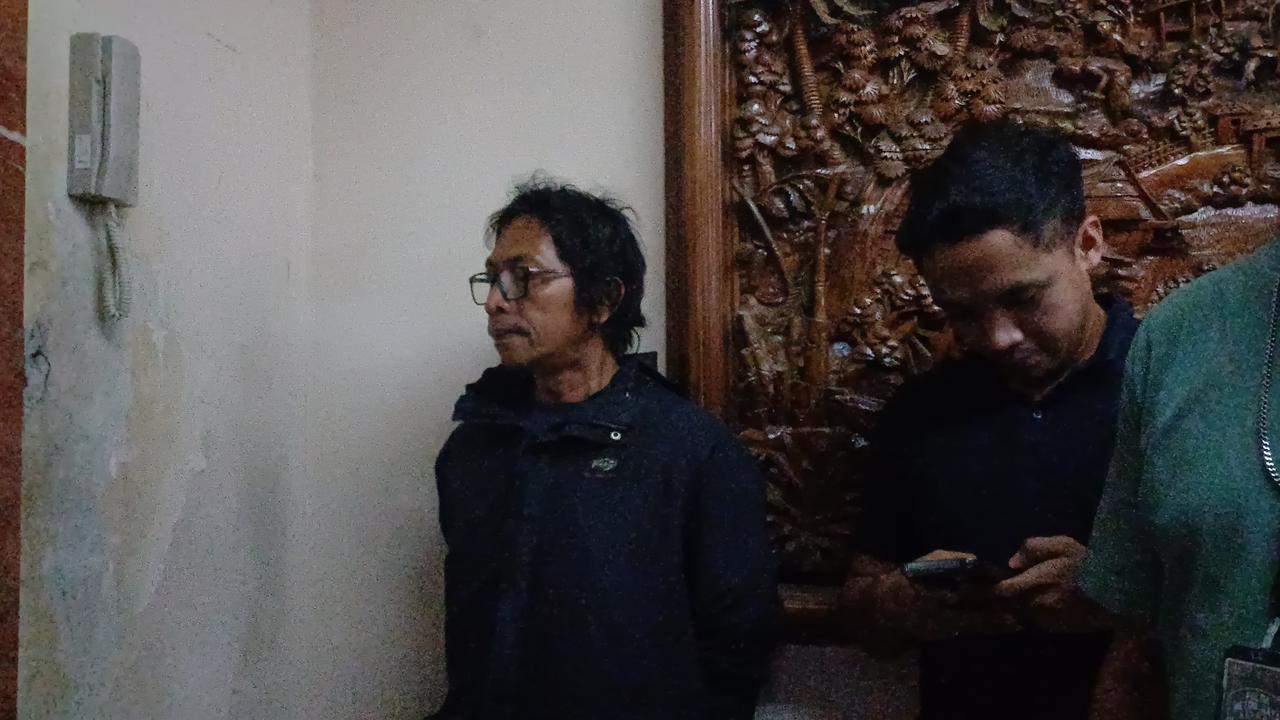 Potret Nanang Gimbal Pembunuh Aktor Sandy Permana Digelandang ke Polda Metro Jaya, Berjaket dan Tangan Diborgol
