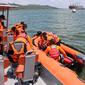 Tim gabungan melakukan penyelaman di lokasi tenggelamnya Kapal Pengayoman IV milik Kementerian Hukum dan HAM yang terbalik di Perairan Nusakambangan, Cilacap. (Foto: Liputan6.com/Basarnas)