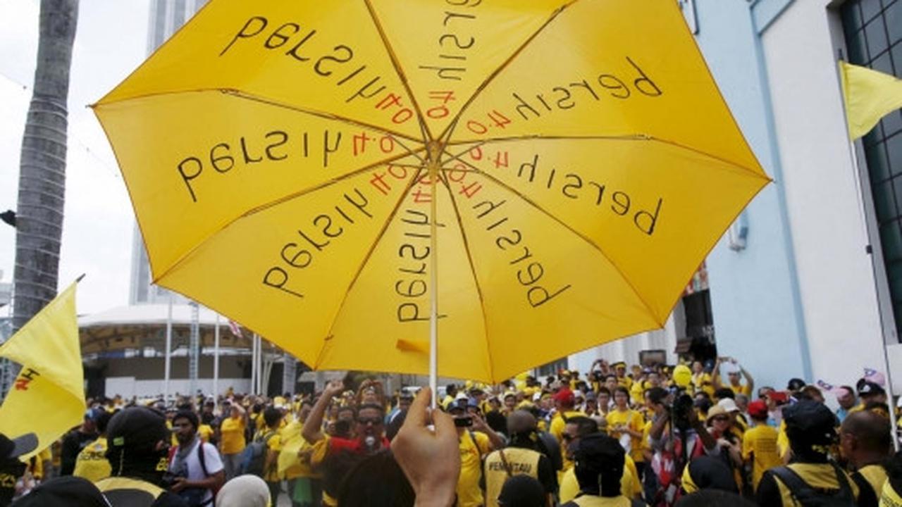 Ribuan warga Malaysia turun ke jalan tuntut Najib Razak mundur