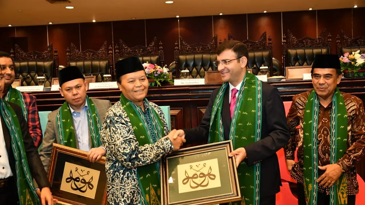 Wakil Ketua MPR RI Hidayat Nur Wahid (HNW)