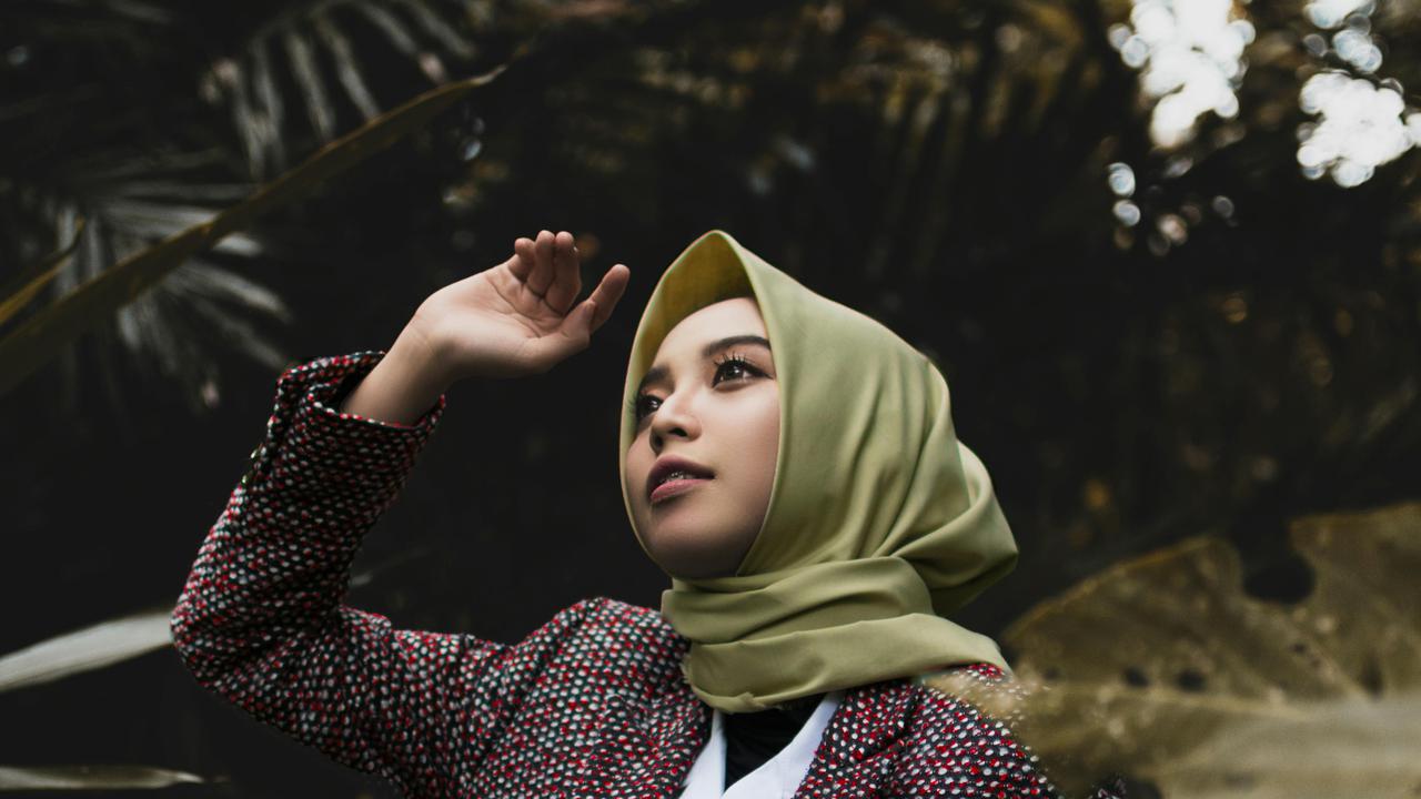 7 Tren Warna Baju Lebaran 2025, dari Natural hingga Bold yang Simpel dan Stylish