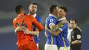 Para pemain Brighton and Hove Albion merayakan kemenangan 1-0 atas Tottenham Hotspur usai berakhirnya laga lanjutan Liga Inggris 2020/21 pekan ke-21 di American Express Community Stadium, Minggu (31/1/2021). (AFP/Andrew Boyers/Pool)