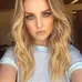 Seorang penyanyi asal Inggris yang tergabung dalam grup vokal Little Mix