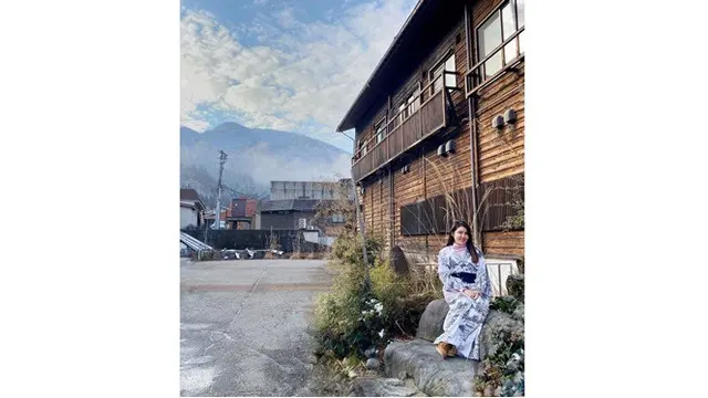 Via Vallen terlihat cantik saat mengenakan pakaian tradisional Jepang.
