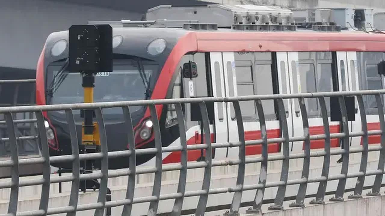 Presiden Joko Widodo (Jokowi) baru saja meresmikan LRT Jabodebek di Stasiun Cawang, Senin (28/8) pagi.