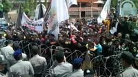 Gara-gara Komentar di Facebook, Ketua DPRD Batam Didemo Warga