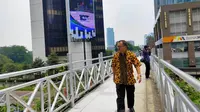 Atap jembatan penyeberangan orang (JPO) di kawasan Jalan Sudirman dibuka Pemprov DKI Jakarta. (Liputan6.com/Rizki Putra Aslendra)