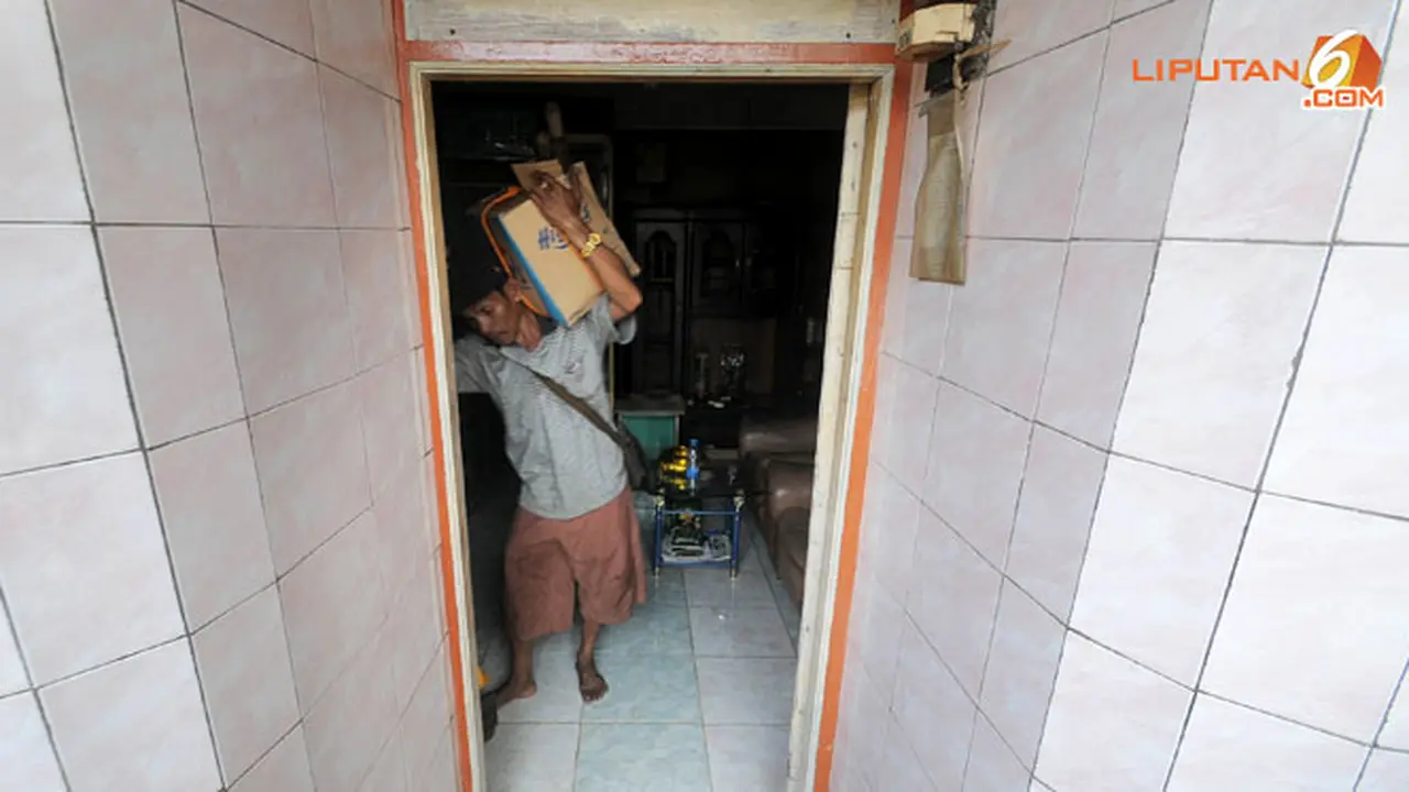 gusur-barang-sisa-130823b.jpg