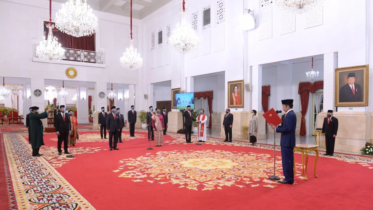 Pelantikan Duta Besar Indonesia yang akan bertugas di 12 negara sahabat oleh Presiden Jokowi, didampingi Menlu Retno Marsudi pada Senin (26/10/2020).