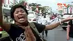 Puluhan tukang becak dan pengusaha becak di Ambon, Maluku, mengecam sikap Wali Kota Jopi Papilaya yang melarang becak beroperasi di kawasan Jalan AY Pati. 
