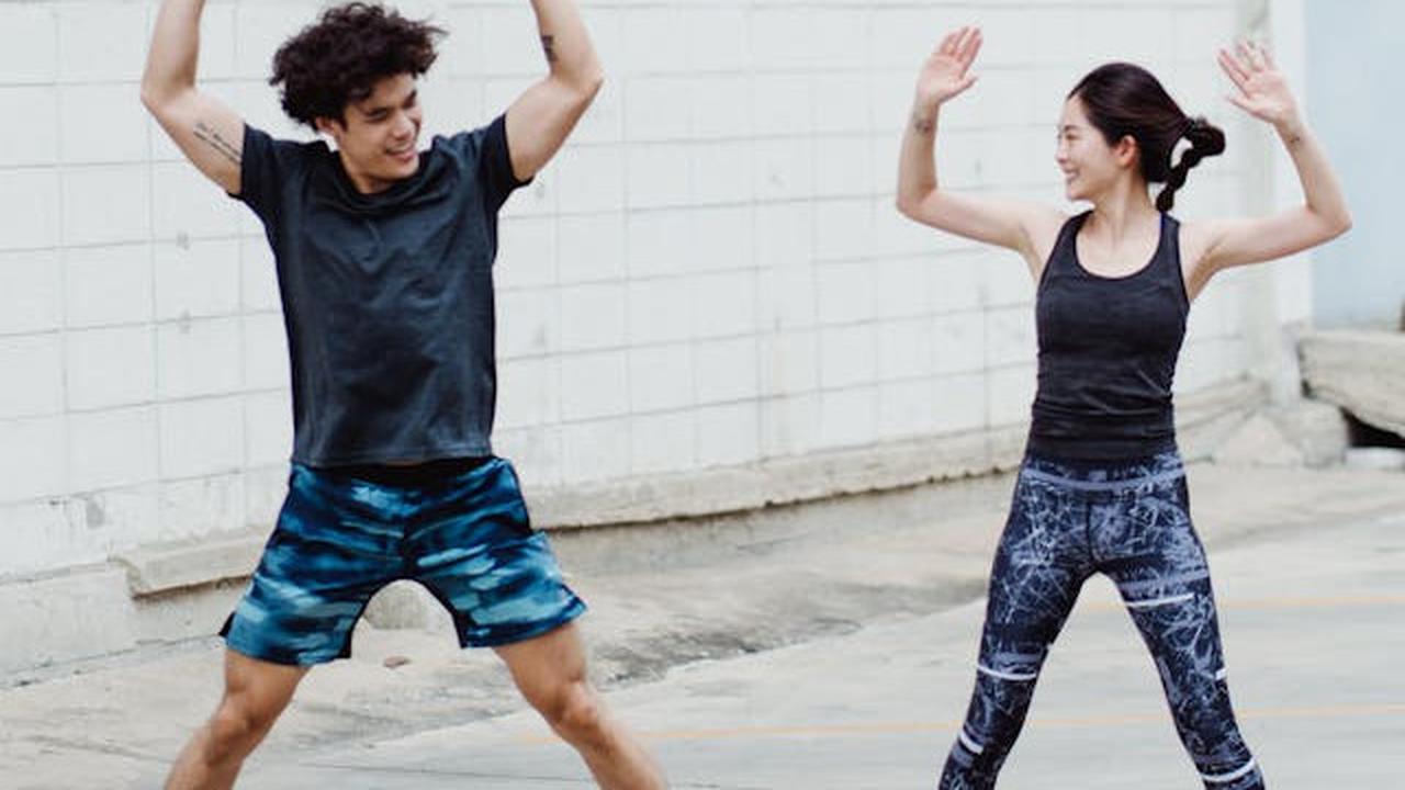 Bagaimana Cara Melakukan Jumping Jacks?