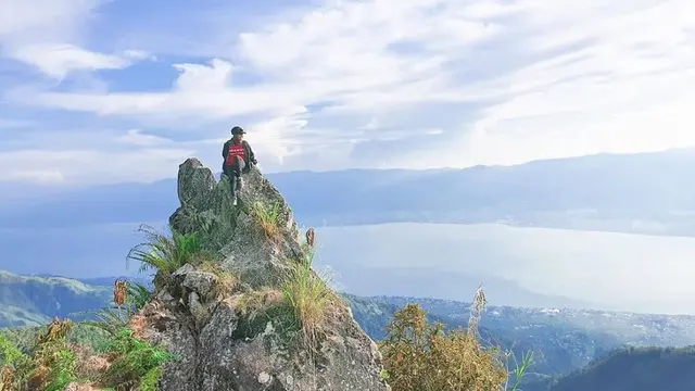 Batu Gantung di Gunung Gawalise