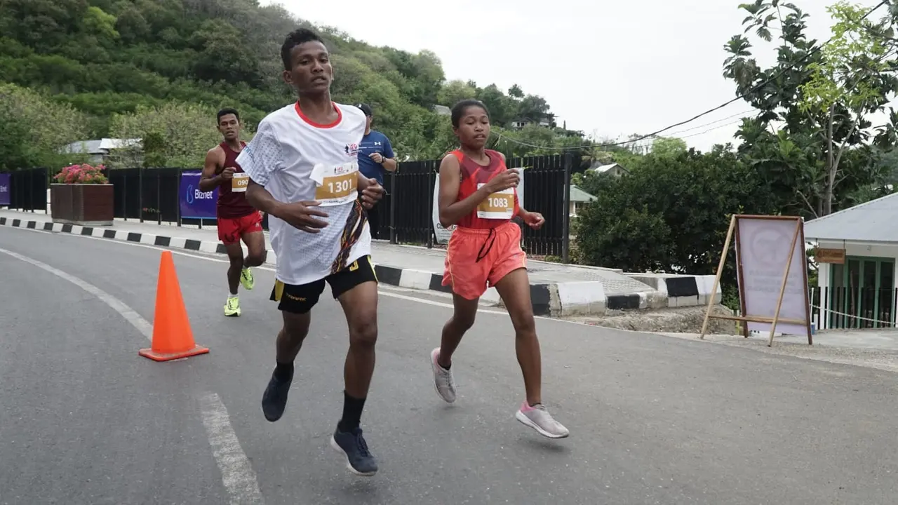Aksi peserta Labuan Bajo Marathon 2022